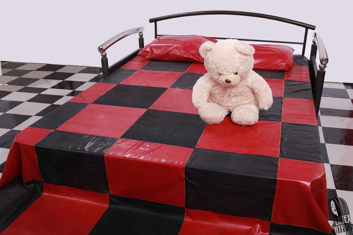 Checkered Rubber Bed Sheet